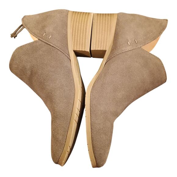 Kenneth Cole Reaction Side Skip Gray Suede Ankle Booties Shoes Size 7 EUC - Picture 2 of 9